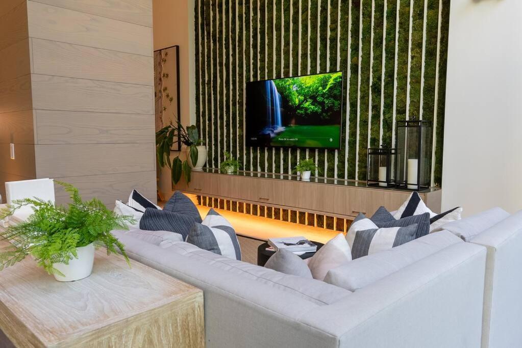 Beachside Bliss 1br Oasis + Pool In Ft Lauderdale Fort Lauderdale