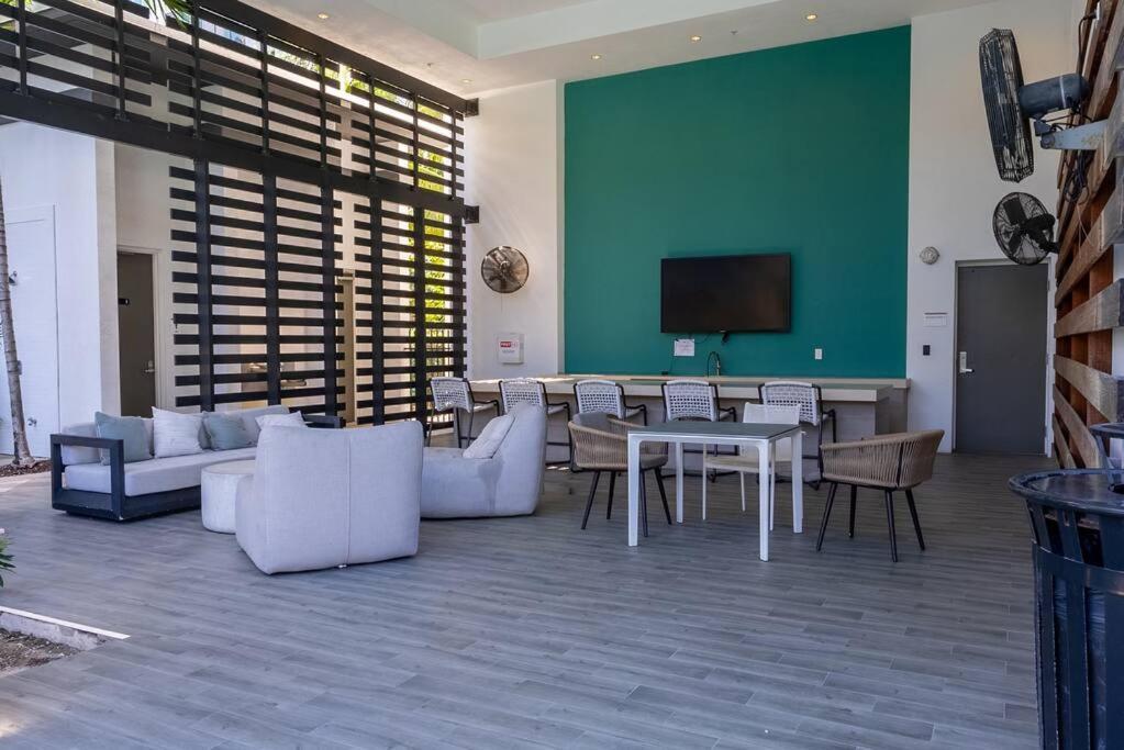 Beachside Bliss 1br Oasis + Pool In Ft Lauderdale Apartment